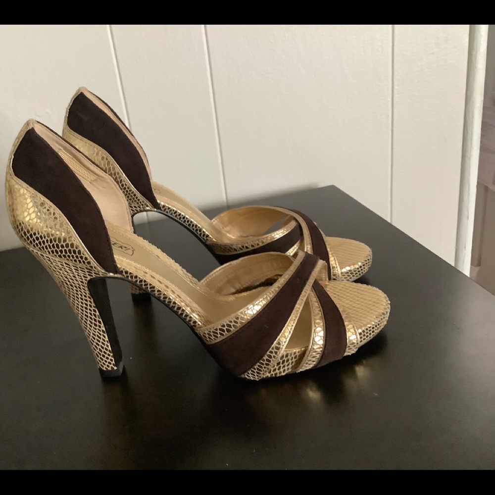 OH DEER gold high heels